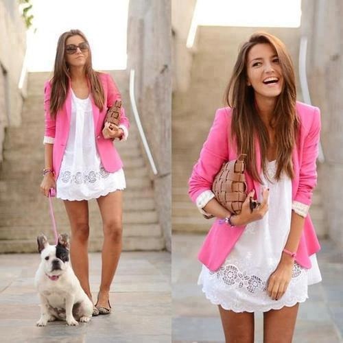 beyaz-mini-elbise-ve-pembe-%C5%9F%C4%B1k-ceket-modeli.jpg