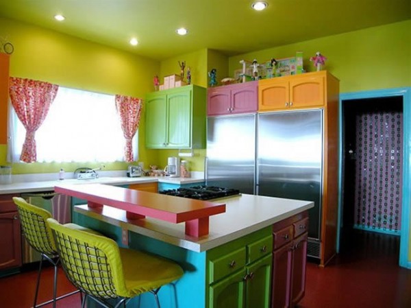 turuncu yeşil renklerle tasarlanmış modern mutfak modeli
