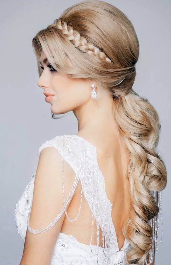 sarı dağınık topuz gelin saçı modeli