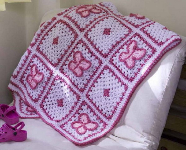 kelebek desenli koyu pembe örgü bebek battaniyesi modeli Kadın sitesi