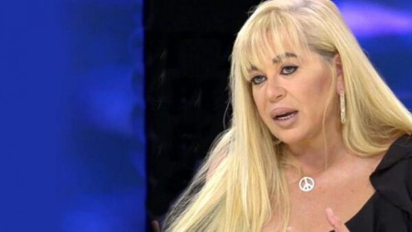 Zerrin Özer hastaneye kaldırıldı