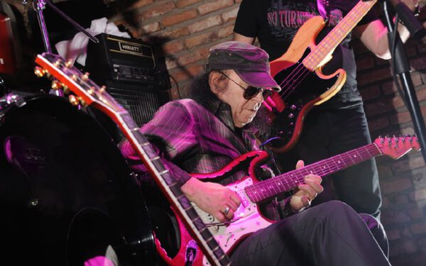 Erkin Koray hayatını kaybetti