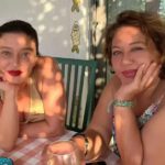 Nurgül Yeşilçay Ablasıyla Çekildiği Fotoğrafı Paylaştı