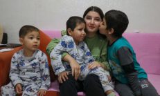 İki kardeş abladan alınan ilikle iyileşti, şimdi sıra en küçük kardeşte