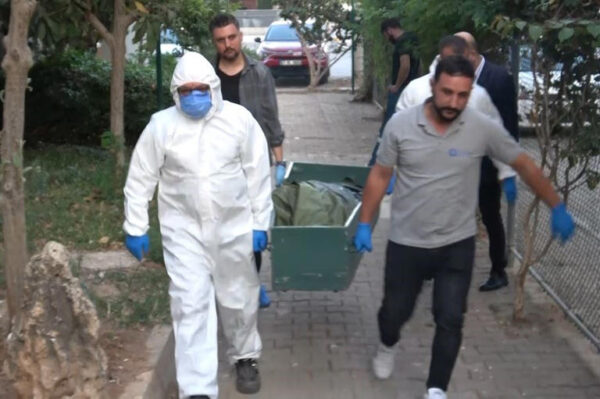 Kapı ve camları bantlayan 3 kardeş, oda içerisinde kömür yakarak hayatlarına son verdi