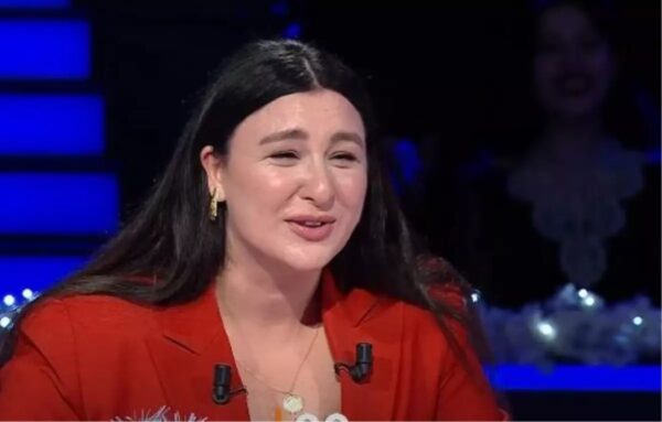 Takipçileri merak ediyordu! Yasemin Sakallıoğlu kötü haberi duyurdu